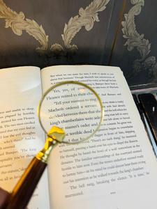 Loupe de poche vintage de 2 pouces avec manche en bois et cadre en laiton - Product Image 6