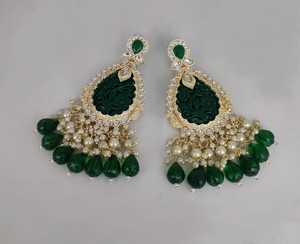 BOUCLES D'OREILLES INDIENNES TRADITIONNELLES ET À LA MODE BOUCLES D'OREILLES PLAQUÉES OR KUNDAN AVEC PERLES ET BOUCLES D'OREILLES BOLLYWOOD POUR FEMMES ET FILLES - Product Image 2