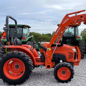 Kubota B1181 C/W Loader M9960 M7040 Cab Tractor 45 horas 4x4 DOBLE MANDO TRASERO ahora disponible - Product Image 2