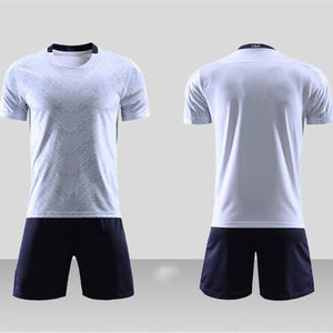 Ensemble de vêtements de football personnalisables pour hommes, uniforme de football respirant et à sublimation pour l'entraînement en club et en équipe - Product Image 4