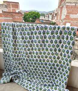 Edredón Queen de Algodón con Estampado Floral Teñido a Mano, Estilo California, Cálido para Invierno - Product Image 5