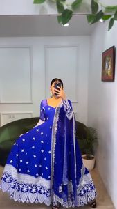 Beau costume de créateur-Pent et Dupatta avec séquence avec fil - Product Image 4