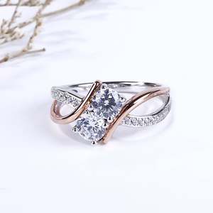 Anillo de Plata de Ley con Dos Piedras Cruzadas de Corte Redondo para Aniversario, Jeulia - Product Image 5