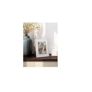 Cadre photo en métal sophistiqué pour la décoration de table de salon avec une finition moderne et des détails d'artisanat artistique - Product Image 3