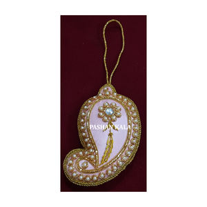 Conception unique faite à la main avec des ornements suspendus de travail de broderie de Zari en forme de feuille de haute qualité pour Noël dans la meilleure gamme - Product Image 1