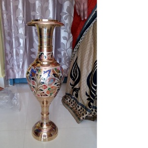 Vase à fleurs de table en laiton vintage Vase à fleurs décoratif de luxe en laiton et métal Décoration de mariage - Product Image 1