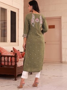 Conjuntos de Kurta de Rayón de Manga Larga con Bordado Floral Exclusivo de Diseñador, Hechos a Mano, con Hilo Recto y Corte en A, Listos para Usar - Product Image 3