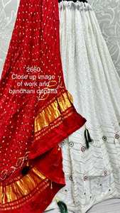 Magnifique fil de coton Lakhanvi fonctionne Lehenga avec Pure Bandhej Dupatta - Product Image 5