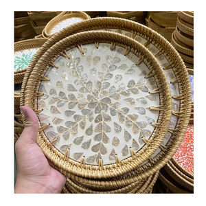 Plateau de service décoratif en rotin fait à la main avec incrustation de nacre pour la maison et la cuisine - Product Image 6