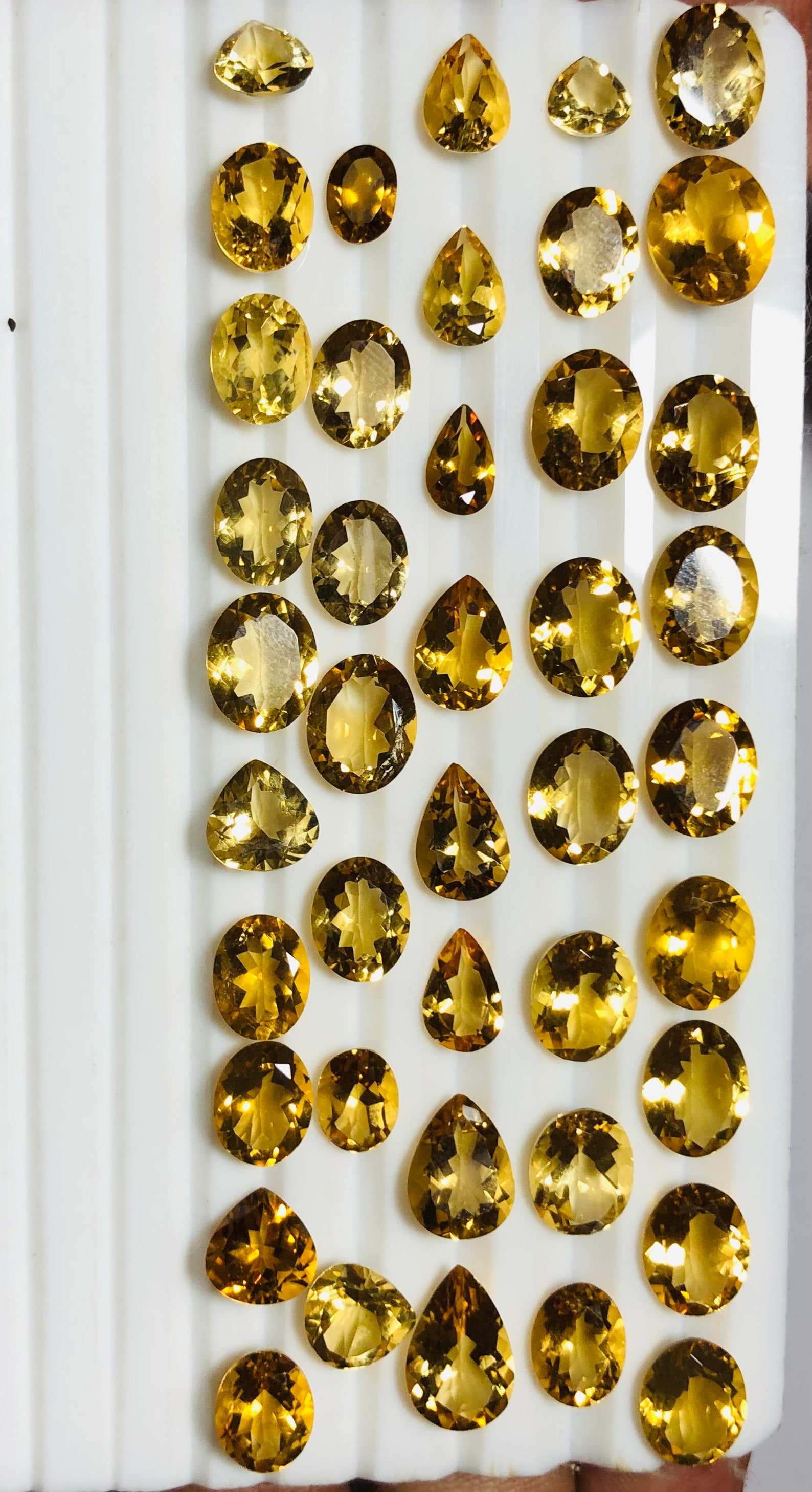 สีเหลือง