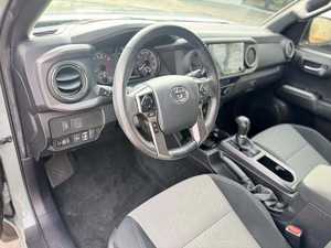 Camioneta Usada TRD Doble Cabina 2024, 4x4, Volante a la Izquierda, Automática, Paquete Deportivo de Cuero, Sistema de Navegación, Interior Claro - Product Image 5