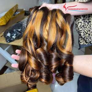 VENTE FLASH 50% Steam Bouncy extension de cheveux vietnamiens bouclés couleur Piano et couleur Ombre 18 pouces prix de gros - Product Image 1