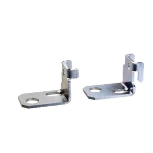 Accessori di Cablaggio SCHNEIDER ELECTRIC NSYOL6GF, Staffe per Fissaggio Plinto a Pavimento per Pannelli OLN/CMO Set 6000 e 18500 in Acciaio - Product Image 1
