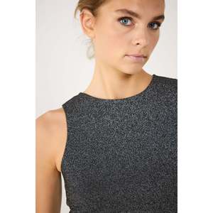 Blusa Casual con Cuello Halter, Manga Corta y Logotipo Frontal, Corte Regular, Poliéster, 220g - Product Image 4