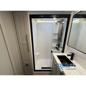 บริงเคิลลี่ รุ่น 2026 G 4100 รถบ้านอลูมิเนียมสีเทาสุดหรู 3 สไลด์ รองรับผู้โดยสาร 8 คน แบบ Fifth Wheel พร้อมระบบกันสะเทือนอิสระ - Product Image 2