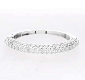 Bracelet pour femme élégant en or jaune 14 carats avec diamants naturels sertis à griffes, plaqué rhodium, symétrique et unique - Product Image 2