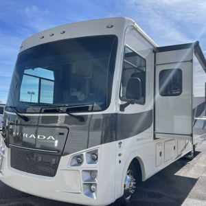 2020-2023 2022 Used Coachmens RV Mirada 35OS MotorHome Class A with Toilet Bathroom Spacious Interiors Export Worldwide - Product Image 1