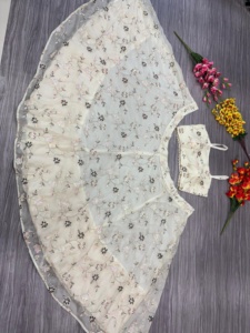 ชุดแต่งกายปาร์ตี้ที่สวยงามและได้รับความนิยมมากที่สุด lehenga พร้อมงานปักด้ายสวยงามและงานปักเลื่อมสีรุ้ง - Product Image 6