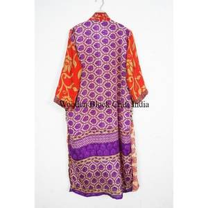 Robe de chambre longue en soie à imprimé floral indien, vêtement de nuit, robe de plage vintage en soie, cadeau pour femmes - Product Image 5