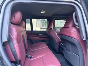 Lexus LX 500d 2023 Usado, Automático, Asientos de Cuero, Interior Oscuro, Cámara Trasera, Techo Solar, Volante a la Derecha/Izquierda, Neumáticos R17 - Product Image 4