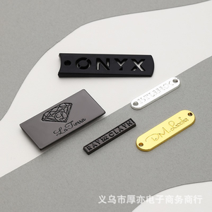 Étiquette de vêtement en alliage de zinc à coudre, taille personnalisée, bord découpé au laser, finition plaquée, option transfert thermique - Product Image 4