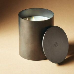 Frascos de metal de aleación para velas, diseñados para líneas de velas exclusivas, que proporcionan una iluminación suave y radiante y un ambiente relajante y delicado. - Product Image 1