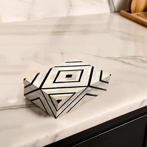 Caja de anillo reciclable de papel Pantalla de lámpara de nácar de lujo con diseño clásico para iluminación suave - Product Image 1