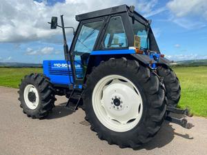 อุปกรณ์อุตสาหกรรมมือสอง | รถไถนา New Holland 110-90 DT พร้อมรถไถนาขับเคลื่อน 4 ล้อแบบเดียวกัน มีขาย - Product Image 3