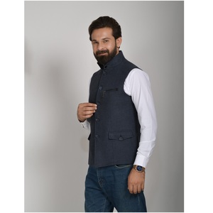 Chaleco Clásico para Hombre en Tono Gris, Elegante Chaleco sin Mangas para Trajes, Fiestas, Banquetes y Ocasiones Formales, Disponible para la Venta - Product Image 1