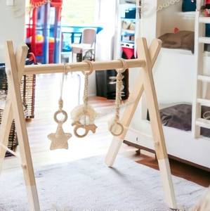 Gimnasio para bebés recién nacidos de tendencia ecológica, gimnasio encantador de ratán sostenible para bebés, gimnasio con aros de ratán en la barra del gimnasio - Product Image 2