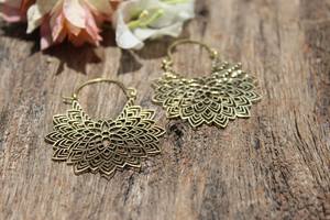 2025 nouveauté boucle d'oreille en laiton de qualité supérieure conception perforée mignonne antique au prix de gros - Product Image 4