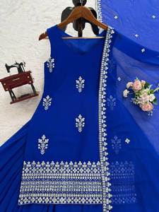 Ensemble Sharara brodé lourd bleu saphir pour femmes Kurti en georgette de qualité supérieure avec dupatta Ensemble de fête et de soirée - Product Image 4