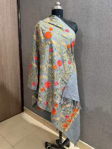 ผ้าคลุมไหล่ขนสัตว์ปักลายคุณภาพดีเยี่ยม สไตล์หรูหราแบบราชวงศ์ คัชเมียร์ สำหรับฤดูหนาว แฟชั่นสำหรับผู้หญิง ของชำร่วยงานแต่งงาน ผลิตจากอินเดีย - Product Image 2