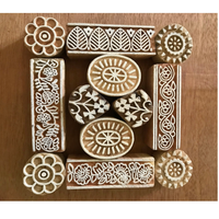Bloc d'impression manuel en bois sculpté à la main avec des motifs floraux |   Art textile indien au meilleur prix