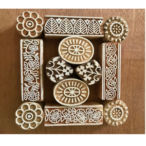 Bloc d'impression manuel en bois sculpté à la main avec des motifs floraux |   Art textile indien au meilleur prix - Product Image 1