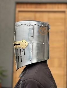 Casco Medieval de Gran Tamaño con Cruz de Latón |   Casco de Caballero de Acero Completo para Recreación y Exhibición - Product Image 6