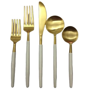 Offre Spéciale couverts de luxe en acier inoxydable PVD doré avec long manche en résine ensemble de couverts sûrs et sains pour la vaisselle quotidienne utilisée - Product Image 1