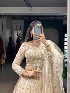 Ensemble Lehenga Choli en soie 100% avec bordure tissée en zari, cordon de serrage, fermeture éclair, jupe évasée de 3,5 m - Product Image 6