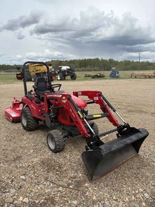 รถแทรกเตอร์ขนาดเล็ก Massey Ferguson GC1705 พร้อมชุดตักหน้า DL100, รถแทรกเตอร์สีแดงขับเคลื่อน 4 ล้อ สำหรับงานเกษตรและสวน - Product Image 2