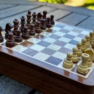 Juego de Ajedrez con Tablero de Madera 100% Hecho a Mano y Juego de Ajedrez de Tamaño Personalizado - Product Image 1