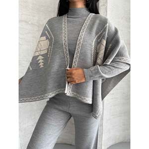 Conjunto de Punto de Tres Piezas para Mujer, Modelo 1560, Categoría de Producto: Conjunto de Suéter Cómodo y Elegante - Product Image 2