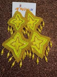 Boucles d'oreilles artisanales en coton brodé, style bohème, motif floral artistique, légères, pour fête de remise de diplôme - Product Image 5