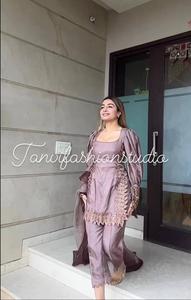 Soie de satin de qualité pure de concepteur avec broderie et bordure manches complètes avec tissu de travail à la main en diamant à un coût efficace - Product Image 4