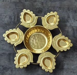 Urli Decorativo Moderno de Latón de Lujo para Interiores del Hogar, Funciones de Boda, Decoración de Sala de Pooja Espiritual - Product Image 5