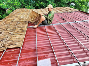 Tejas de techo de paja artificial de alto rendimiento adecuadas para varios proyectos de techo al aire libre - Product Image 5