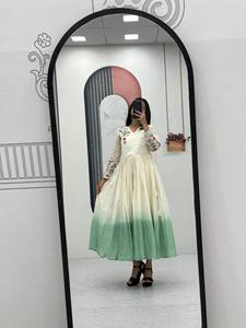 Robes de soirée modernes de créateur Garara Plazzo Dupatta en tissu de coton doux avec broderie lourde, séchage rapide, toutes saisons - Product Image 3