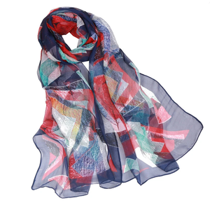 Foulards imprimés doux et confortables avec des motifs classiques et modernes conçus pour des looks de tous les jours élégants et décontractés - Product Image 2