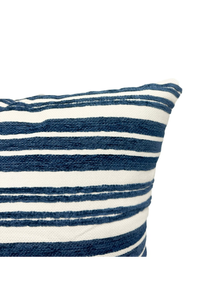 Cojín Decorativo Moderno de 18''x18'' con Diseño de Rayas Tejidas, Cierre de Cremallera, Ecológico, Lavable, Azul, Poliéster Reciclado, 100% Fibra de Poliéster - Product Image 3