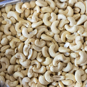 เม็ดมะม่วงหิมพานต์ดิบอบแห้งคุณภาพสูงจากโรงงานเวียดนาม สำหรับบริโภค รับผลิตตามความต้องการของลูกค้า (OEM/ODM) เกรดซานติโก W240 อายุการเก็บรักษา 24 เดือน - Product Image 1