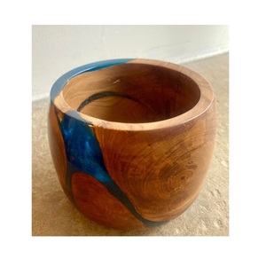 Tazón de resina hecho a mano con diseño artístico brillante, acabado elegante, ideal para interiores de casas, cocina o comedor - Product Image 1